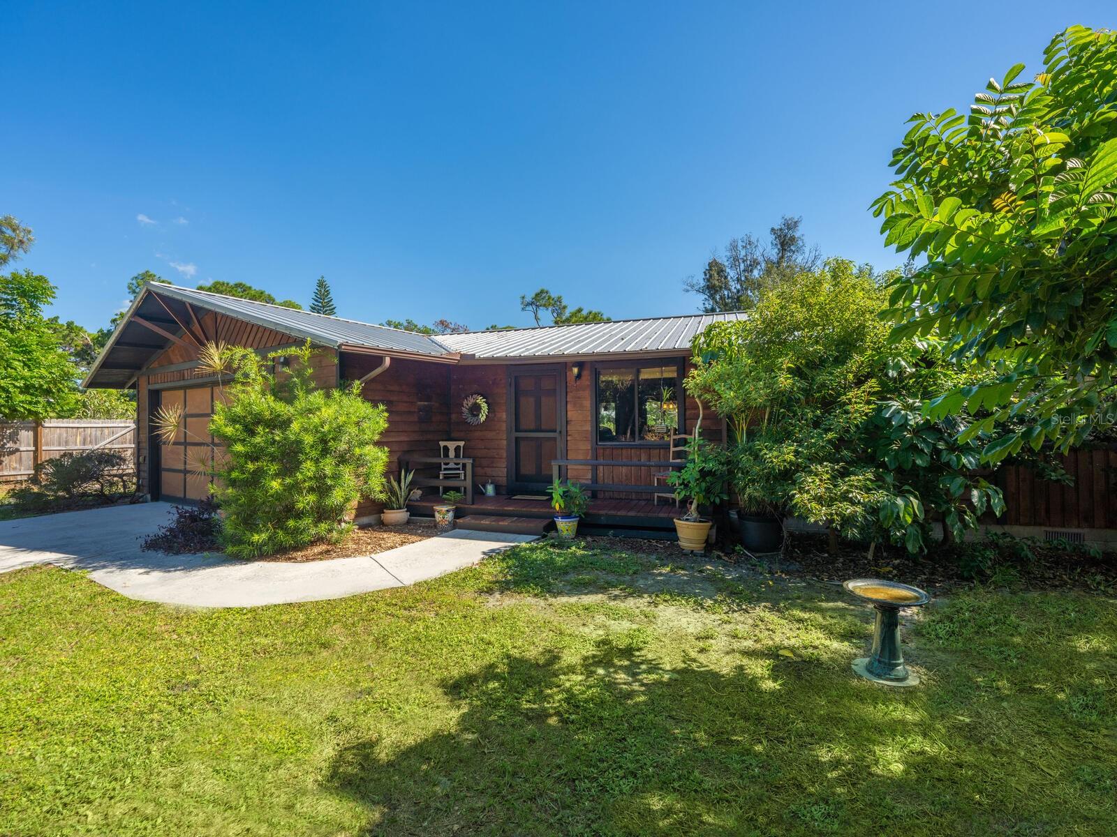 LAUREL VILLA - Residential