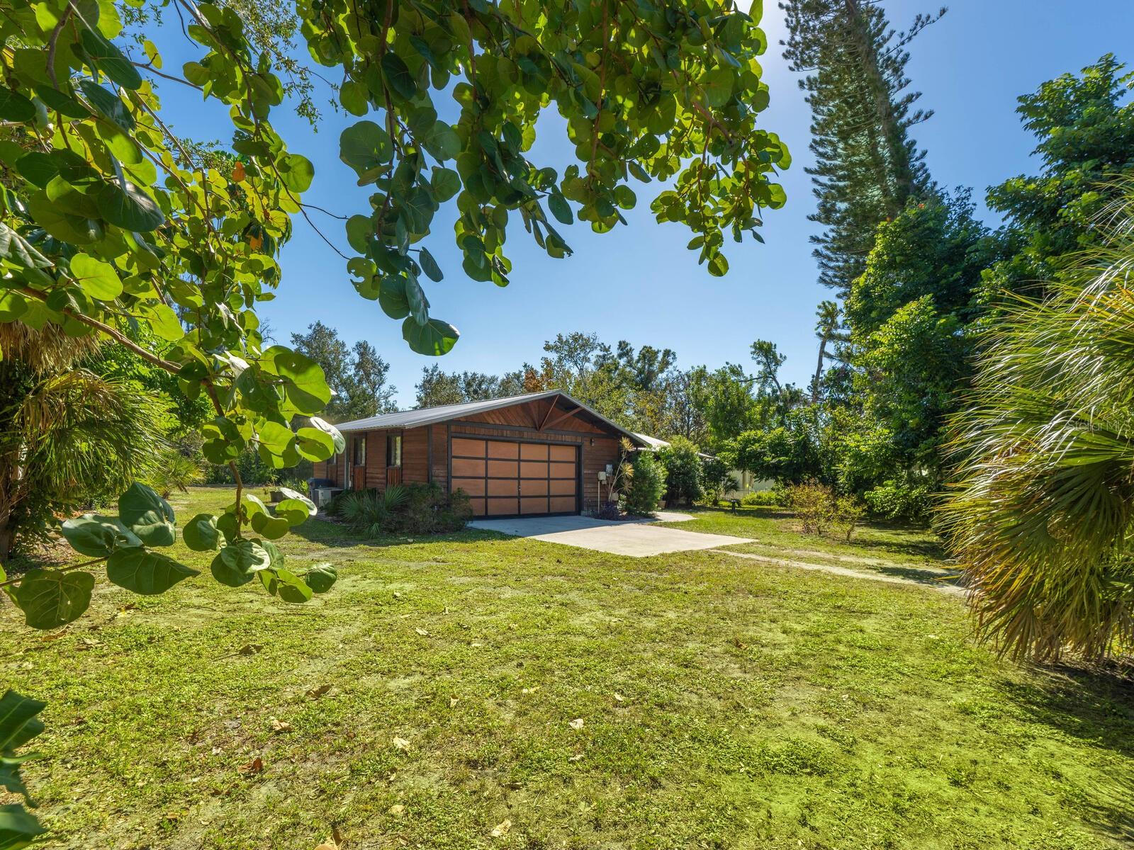 LAUREL VILLA - Residential