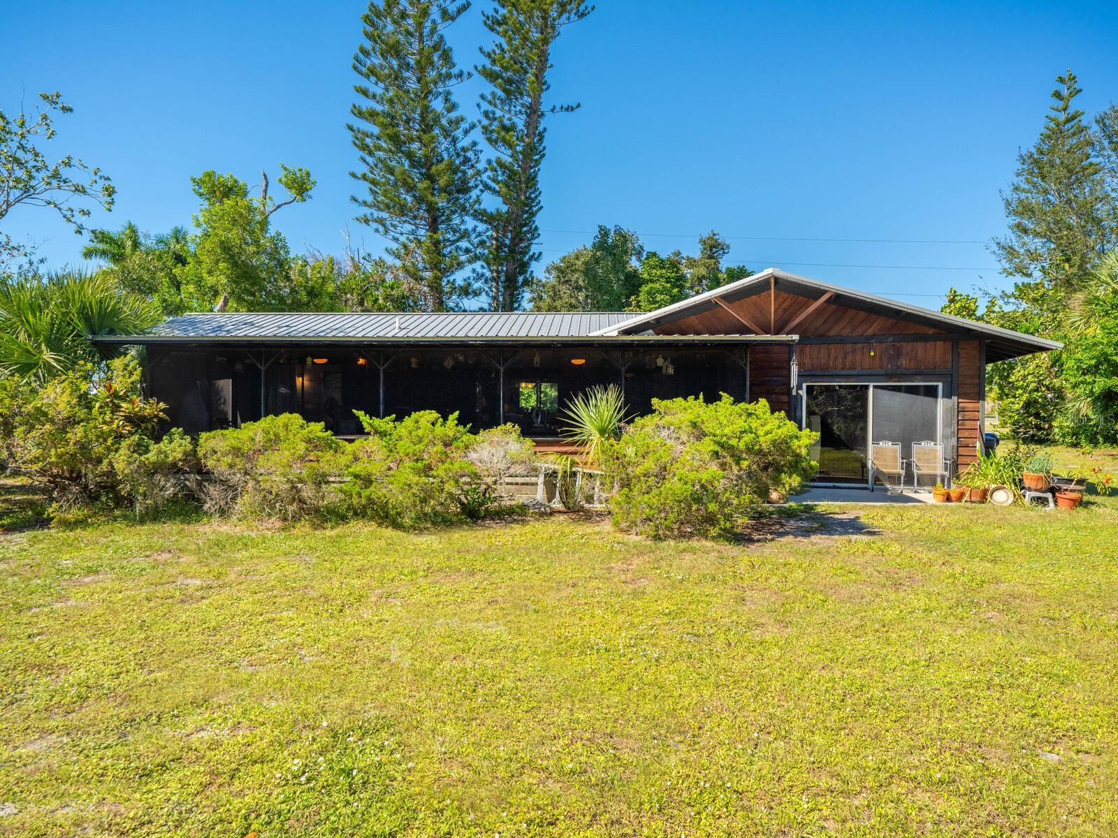 LAUREL VILLA - Residential