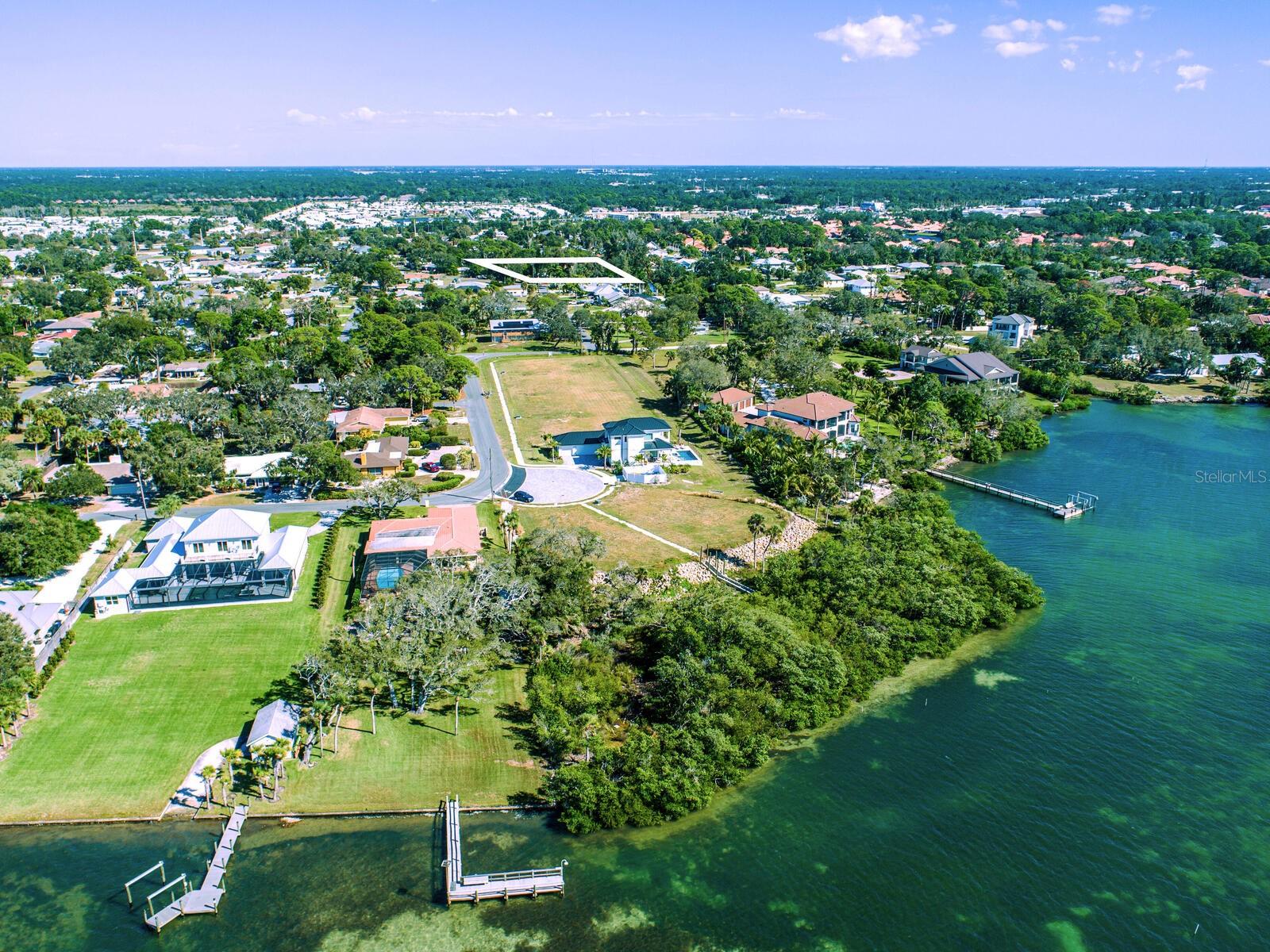 LAUREL VILLA - Residential