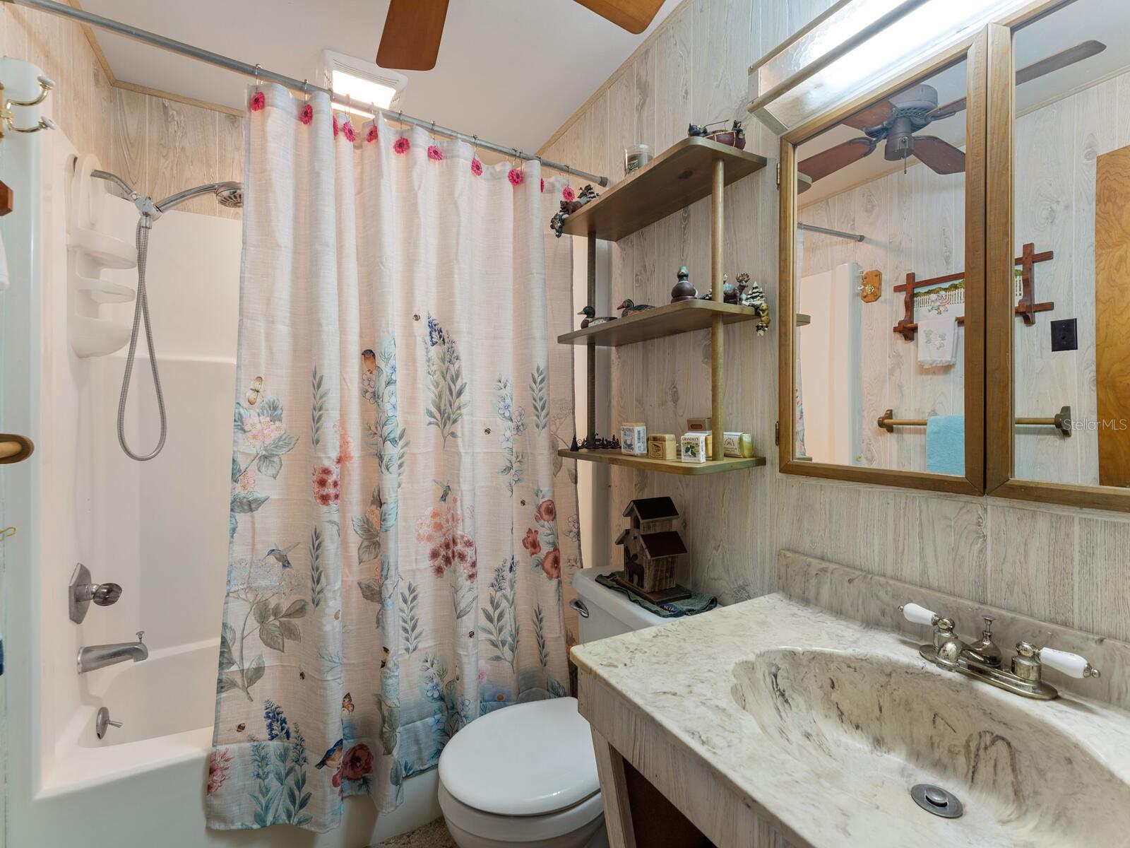 LAUREL VILLA - Residential