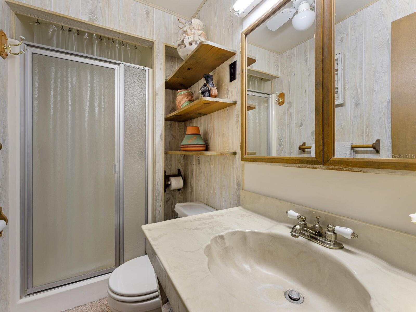 LAUREL VILLA - Residential