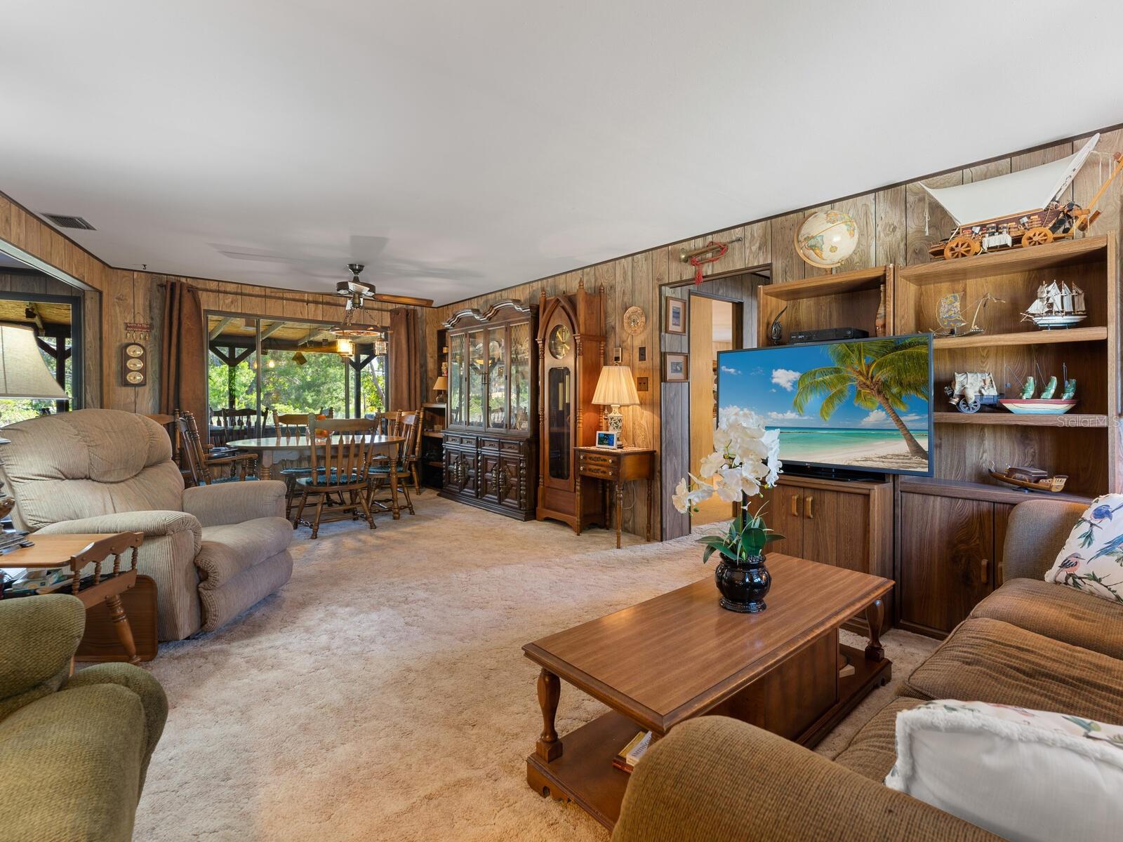 LAUREL VILLA - Residential