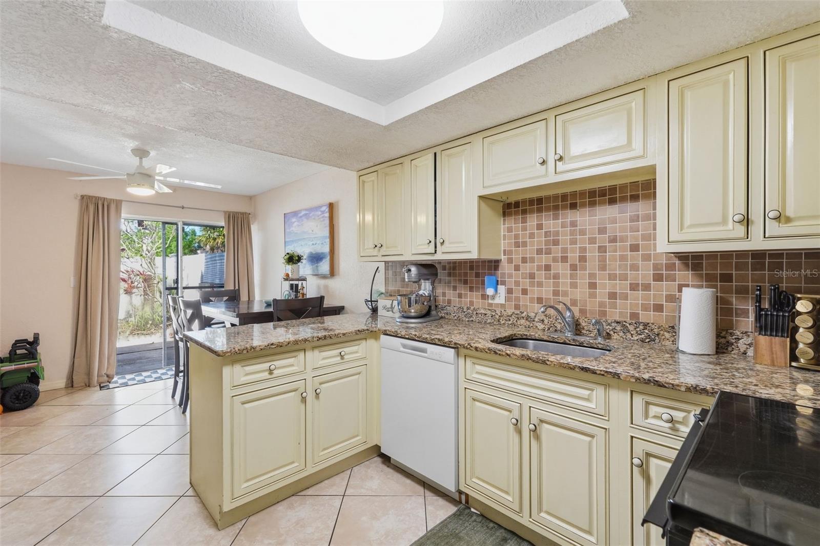 TOWNHOUSES AT BONNIE BAY CONDO - Residential