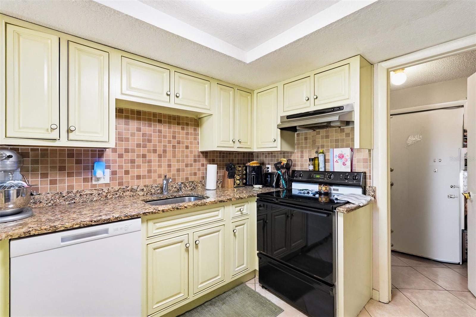 TOWNHOUSES AT BONNIE BAY CONDO - Residential