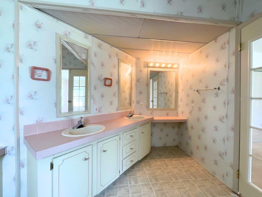 TRADERS COVE UNIT 01 - Residential