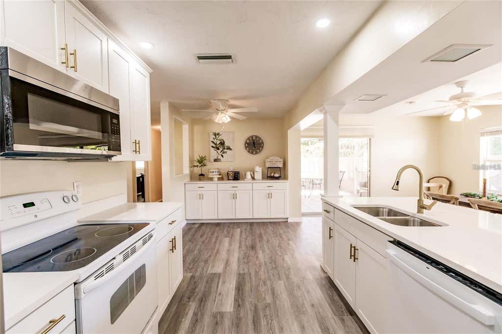 Photo of 3716 Mundy Ridge Drive, Sarasota, FL 34233 (MLS # N6145477)