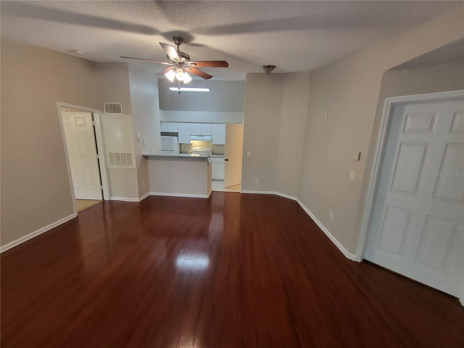 BELMONT/PK CENTRAL CONDO - Residential Lease