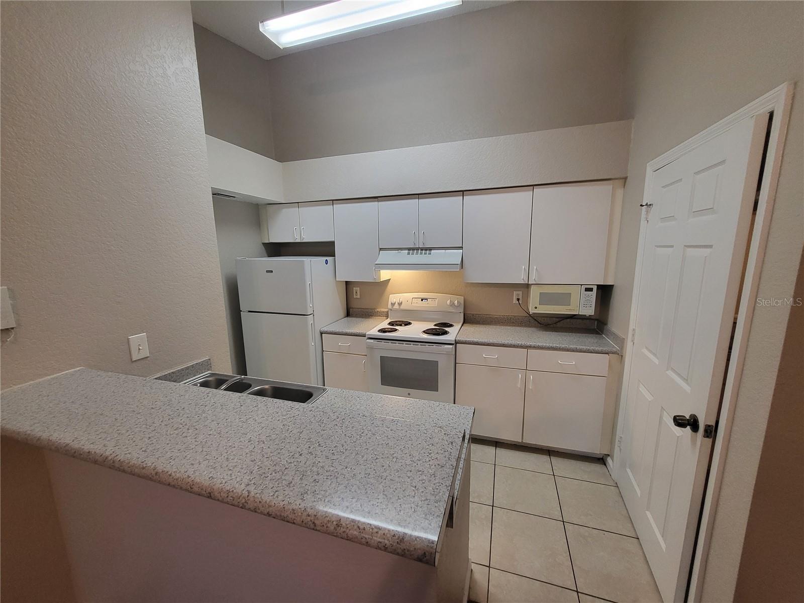 BELMONT/PK CENTRAL CONDO - Residential Lease