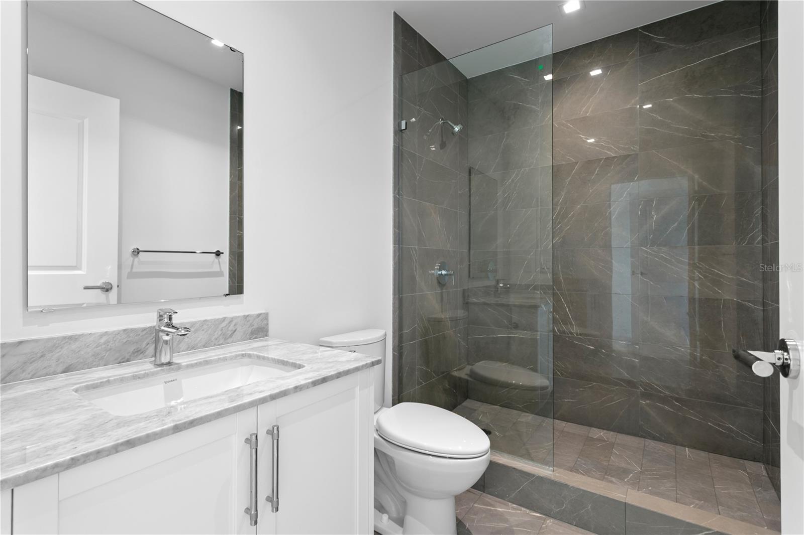 BAYSHORE YSABELLA CONDOMINIUM - Residential