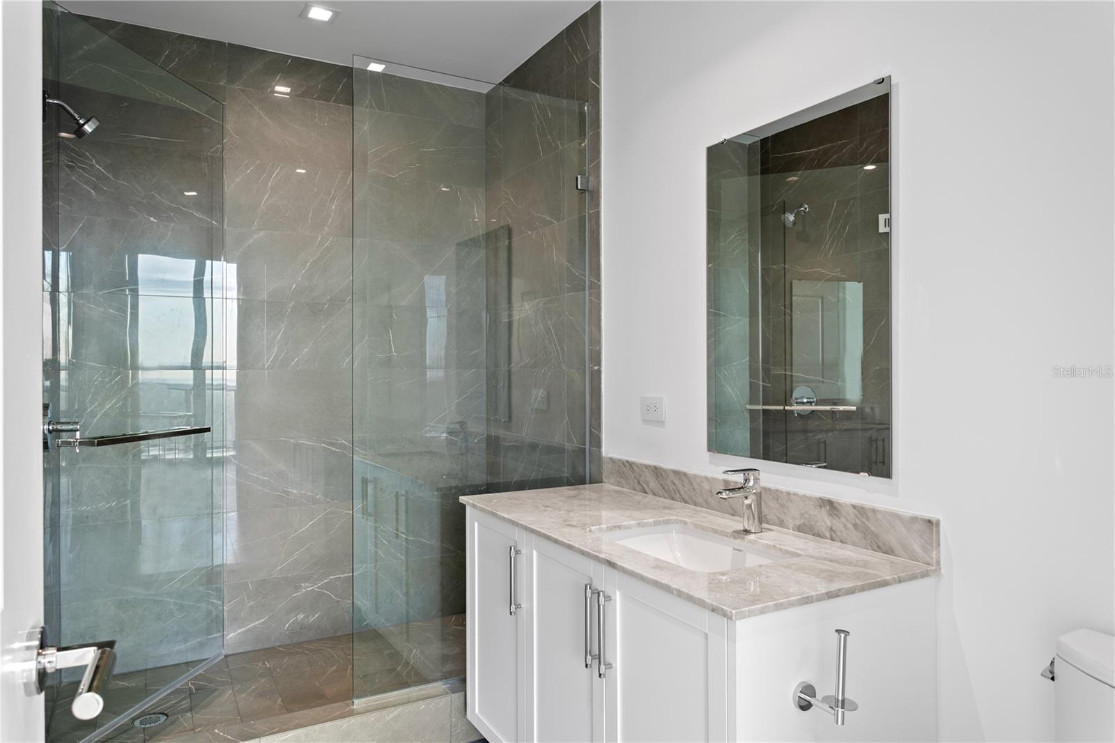 BAYSHORE YSABELLA CONDOMINIUM - Residential