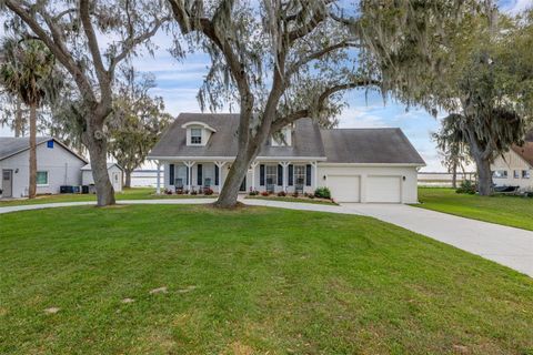 A home in LAKE WALES