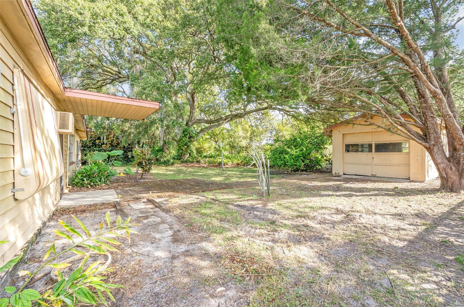 BRY LYNN ESTATES - Residential