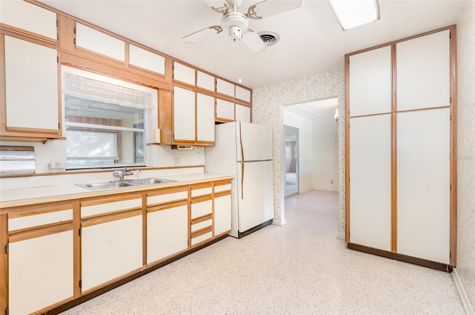 BRY LYNN ESTATES - Residential