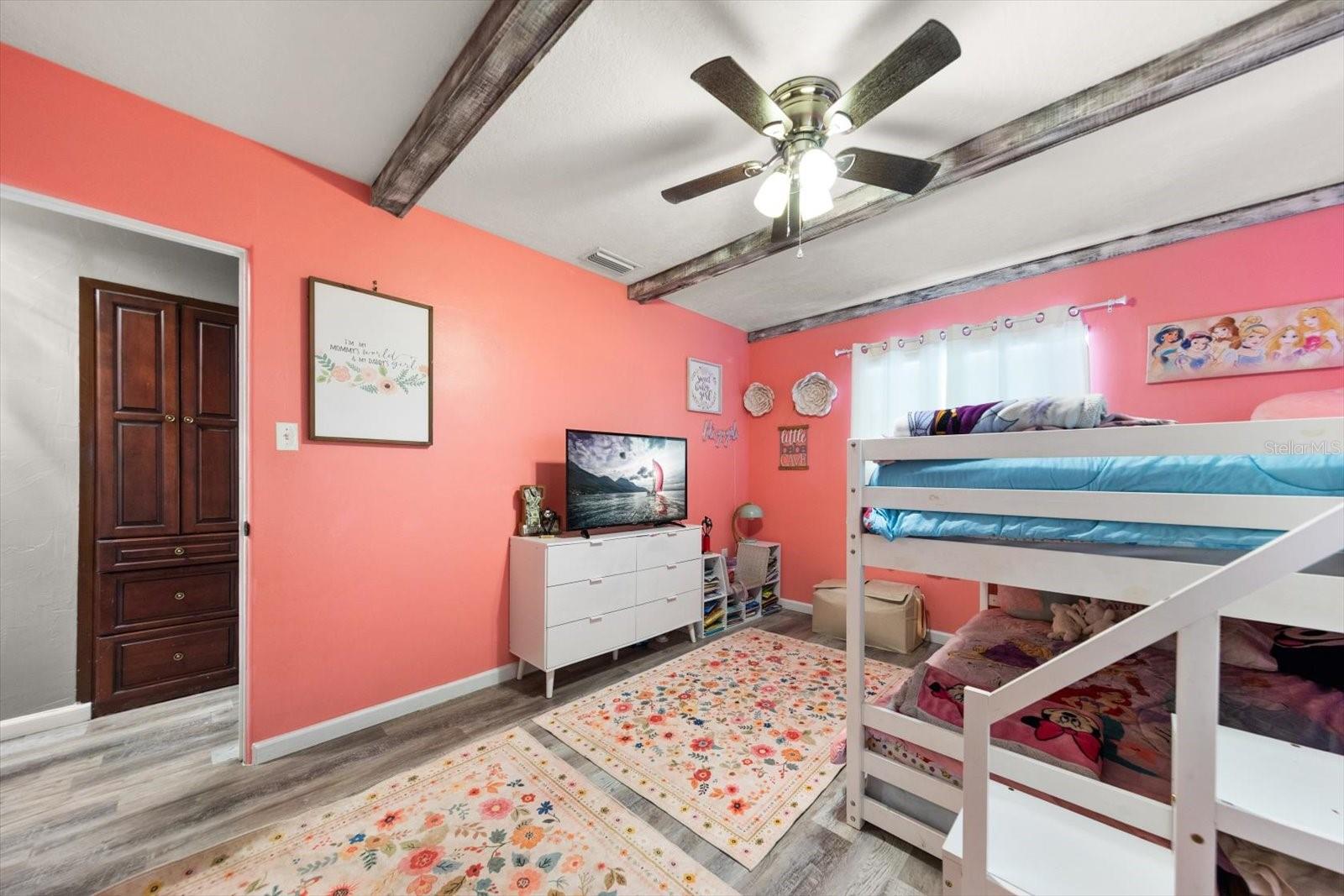 GOLDEN GROVES - Residential