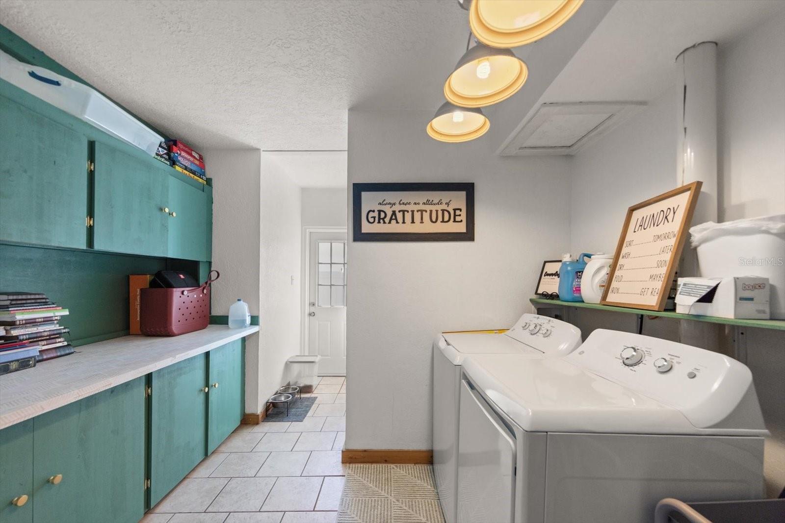 GOLDEN GROVES - Residential