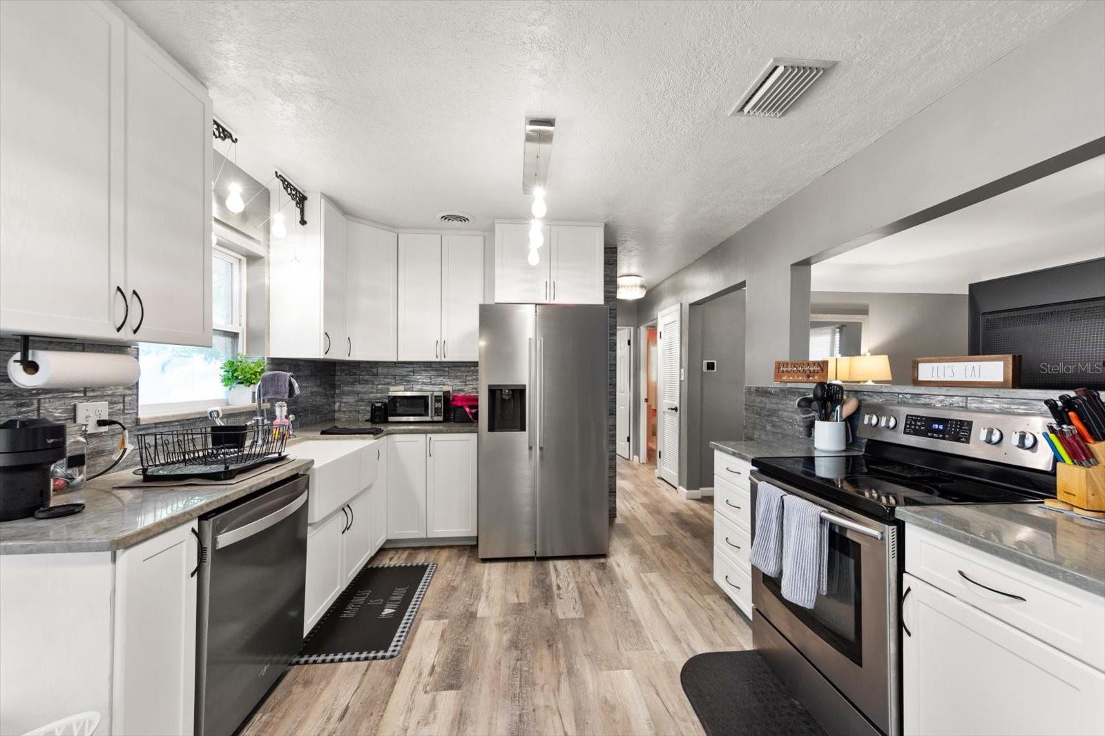 GOLDEN GROVES - Residential