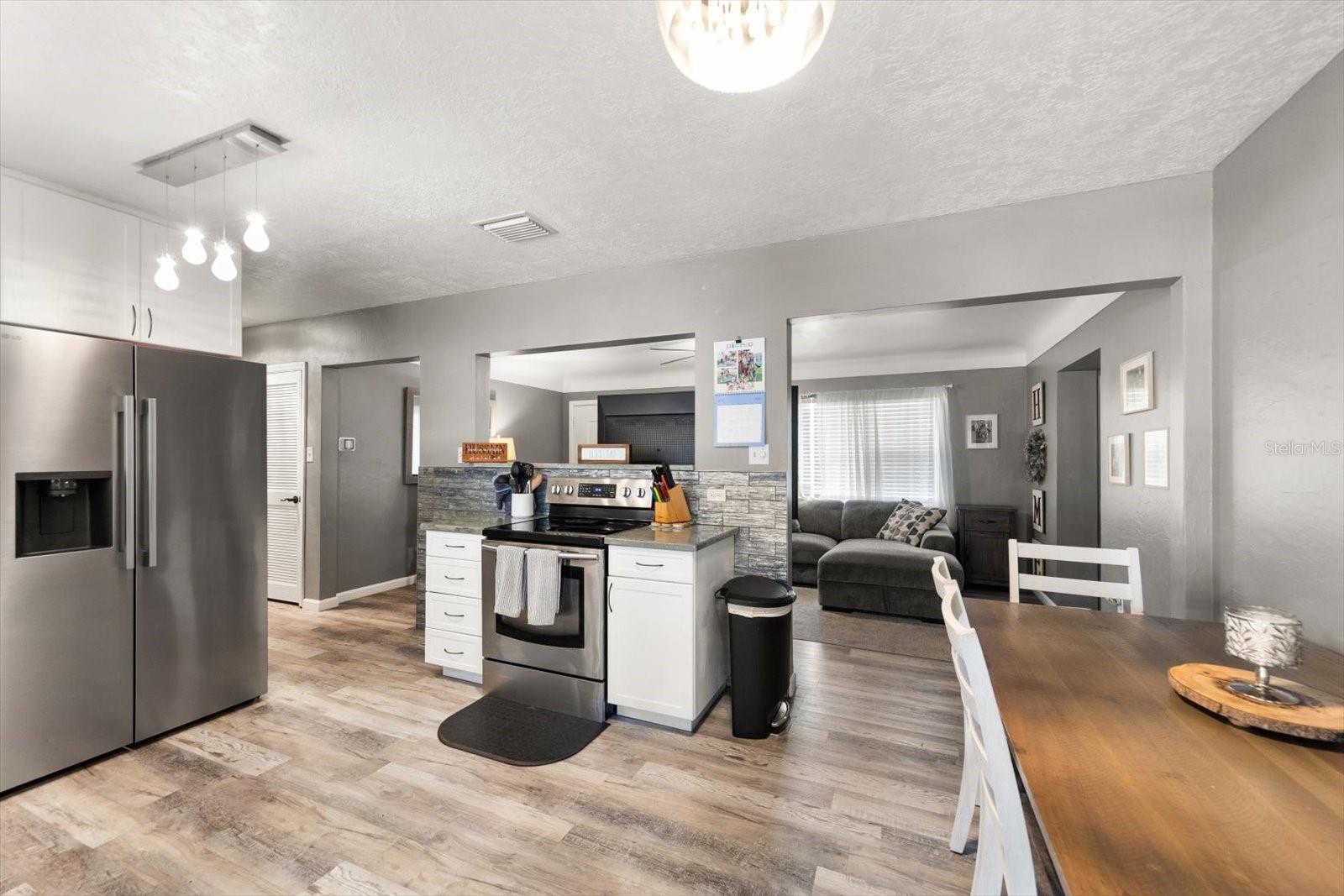 GOLDEN GROVES - Residential