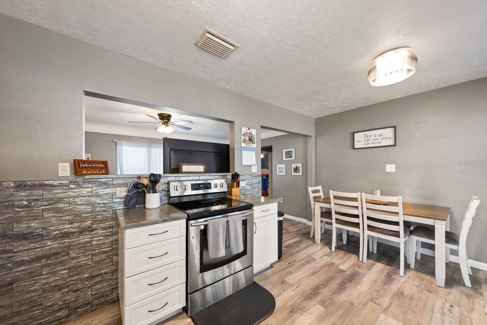 GOLDEN GROVES - Residential