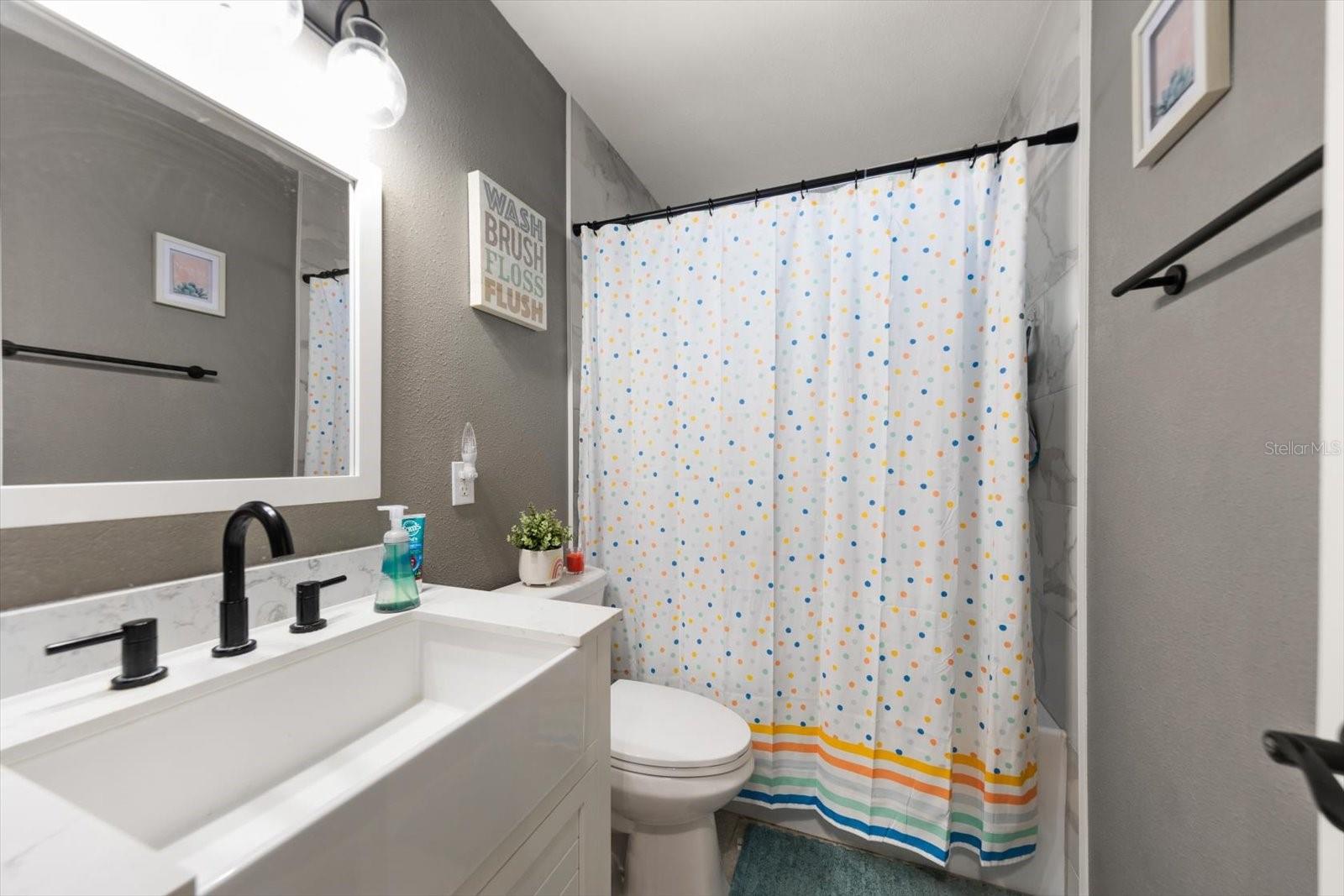 GOLDEN GROVES - Residential