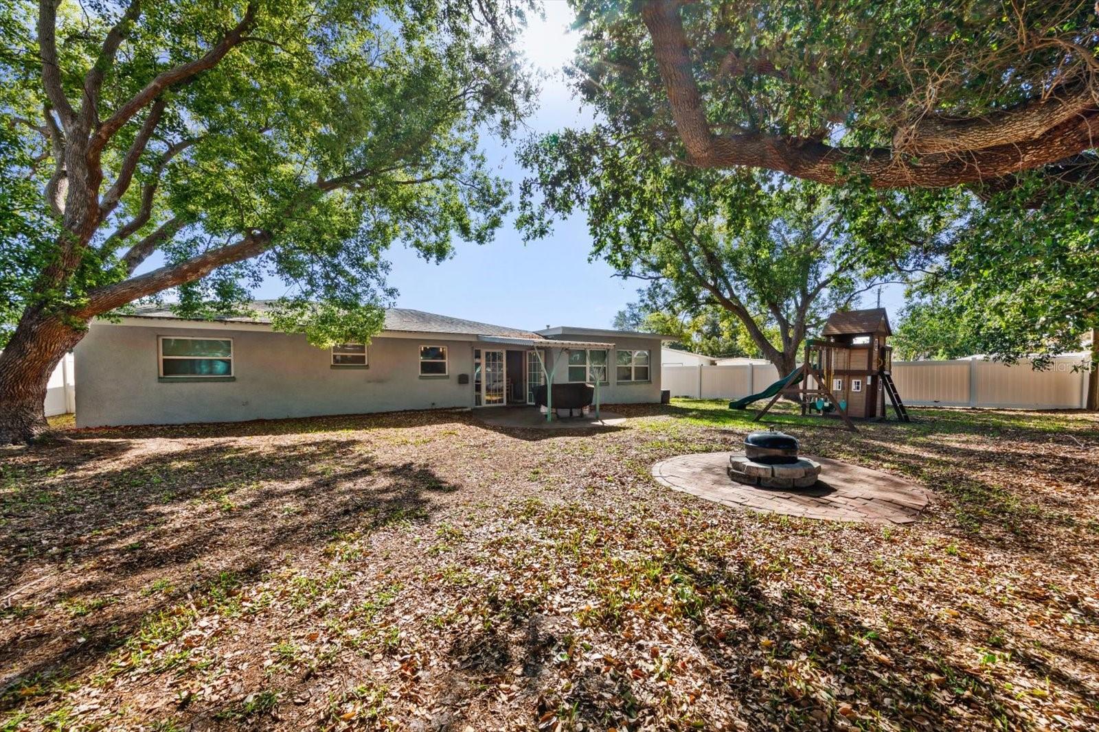 GOLDEN GROVES - Residential