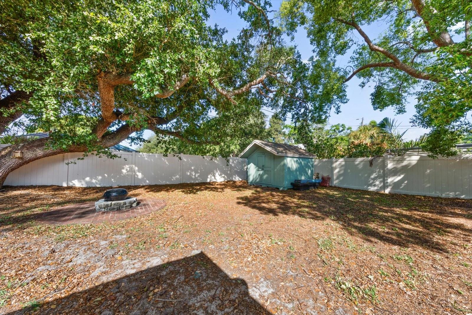 GOLDEN GROVES - Residential