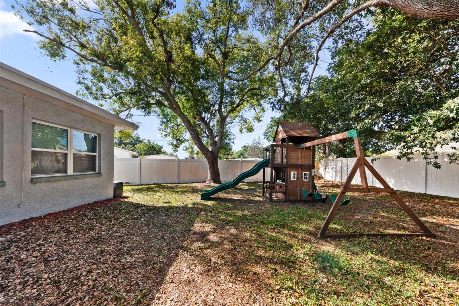 GOLDEN GROVES - Residential