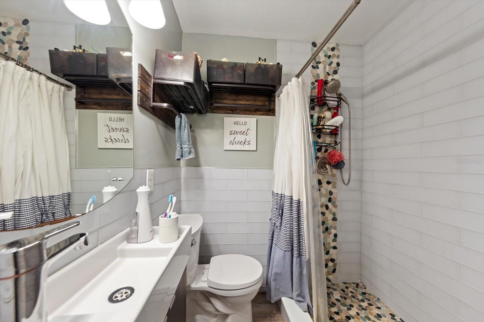 GOLDEN GROVES - Residential