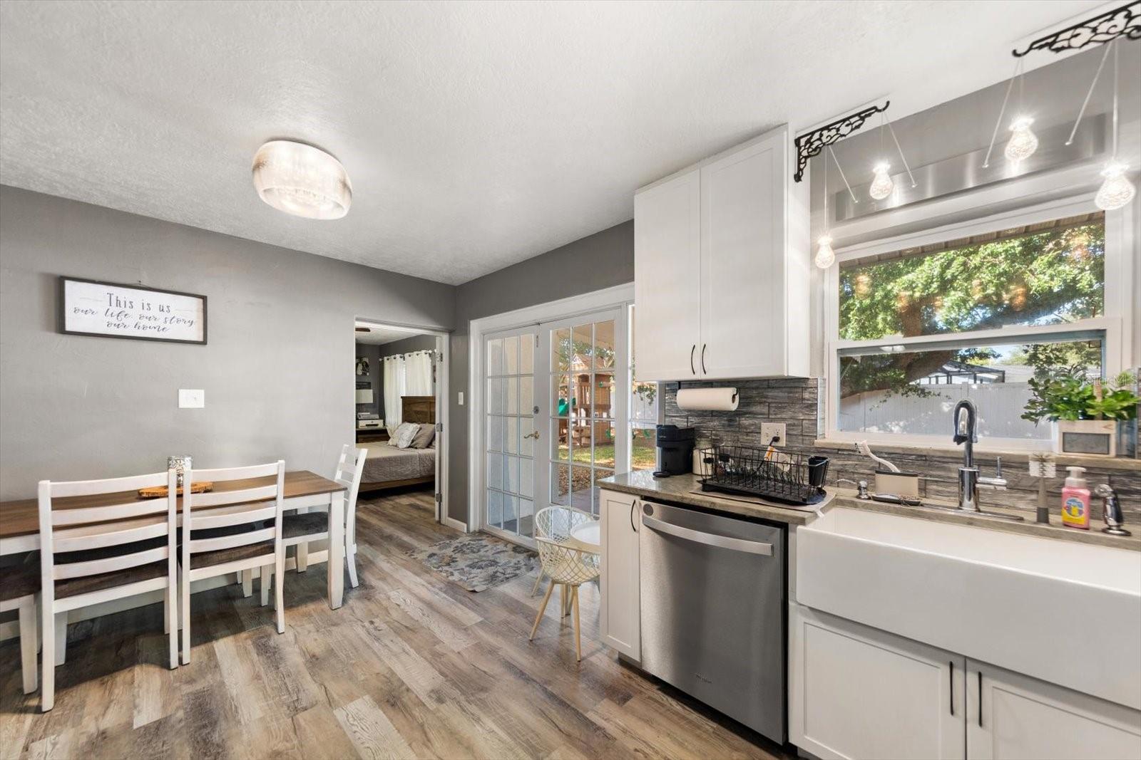 GOLDEN GROVES - Residential