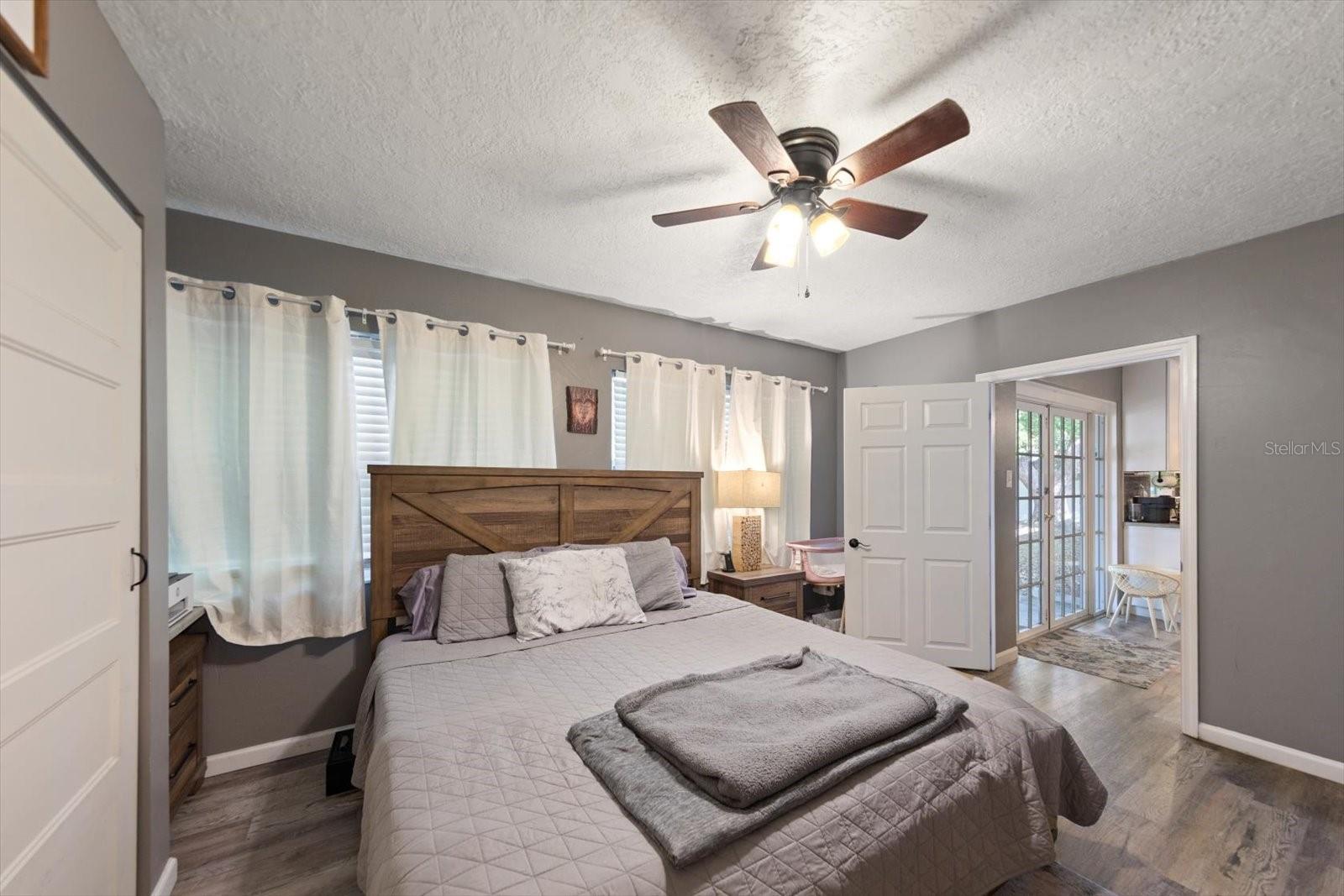 GOLDEN GROVES - Residential