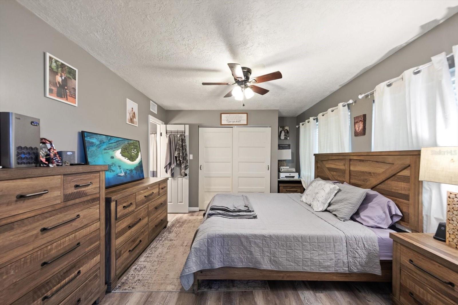 GOLDEN GROVES - Residential