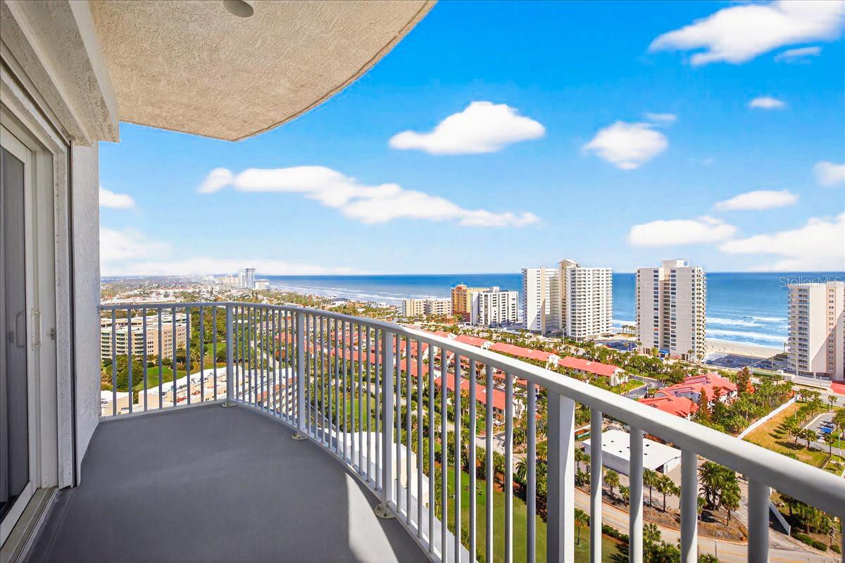 OCEANS GRAND - Residential