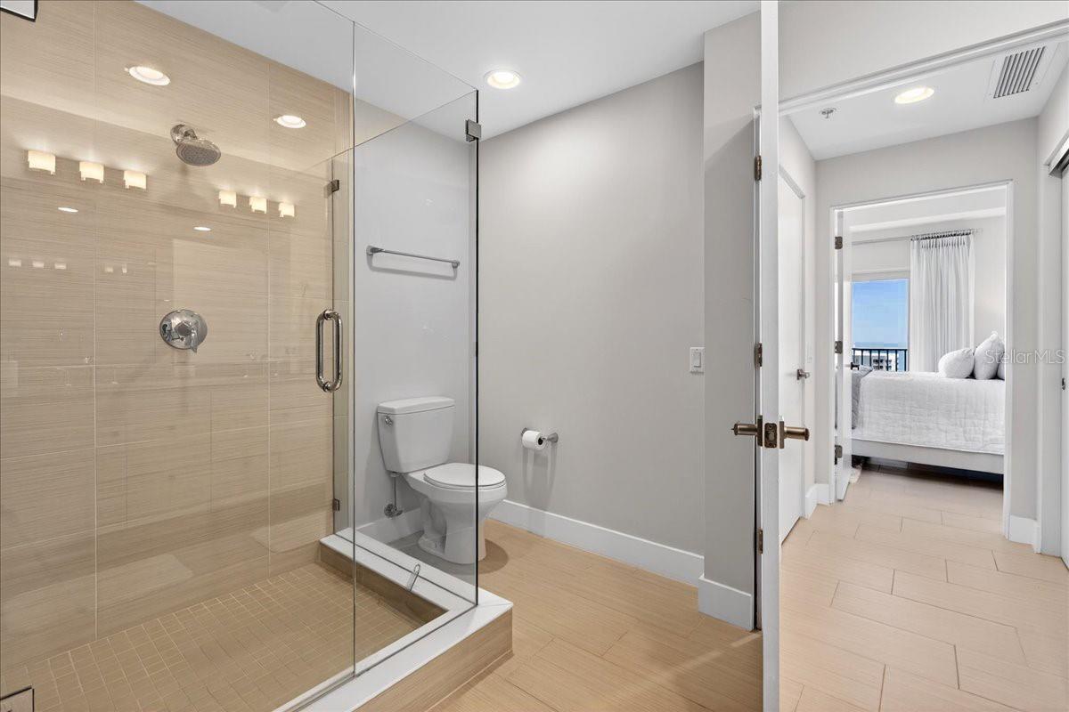 OCEANS GRAND - Residential