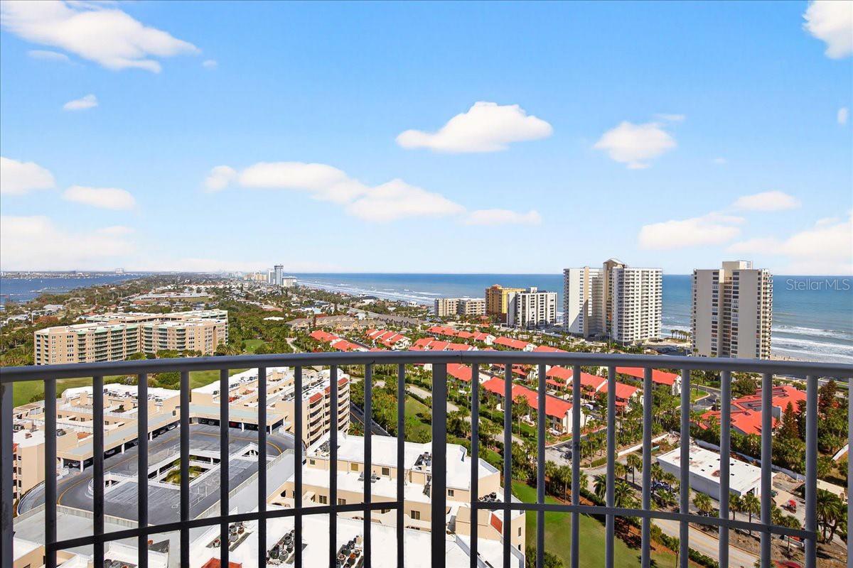 OCEANS GRAND - Residential