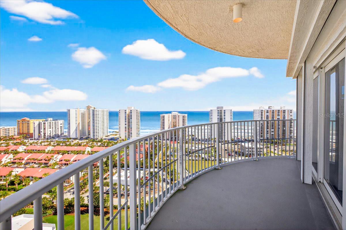 OCEANS GRAND - Residential