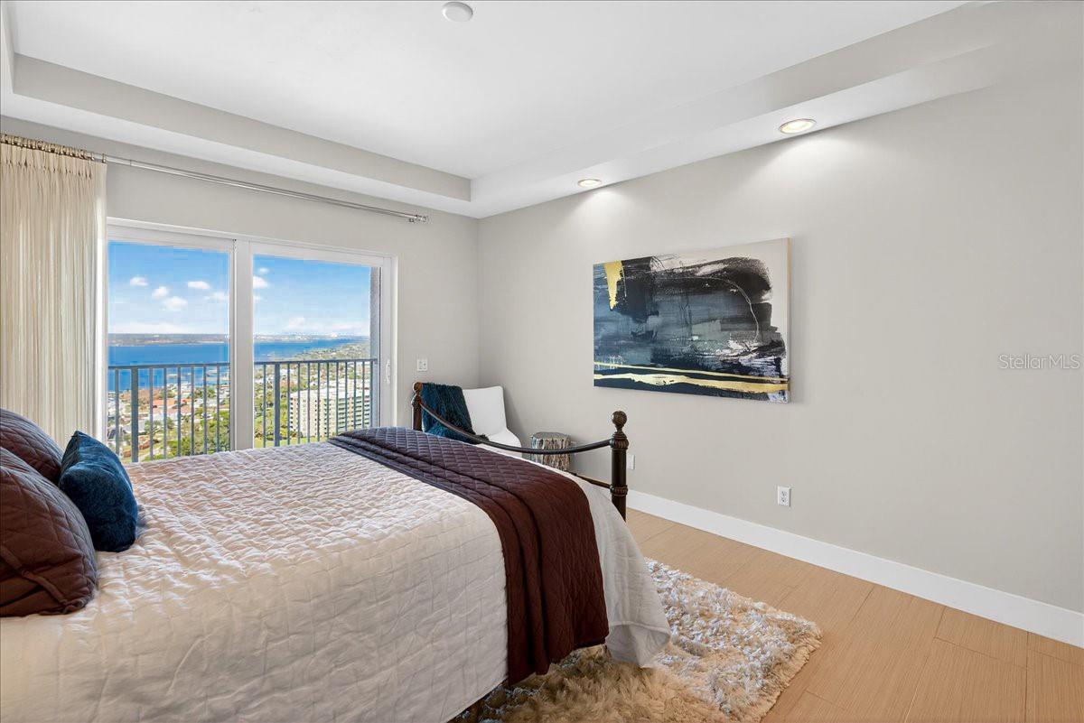 OCEANS GRAND - Residential