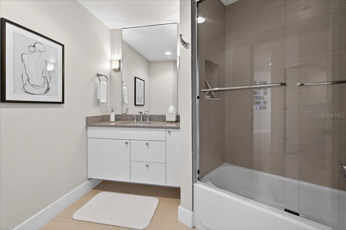 OCEANS GRAND - Residential