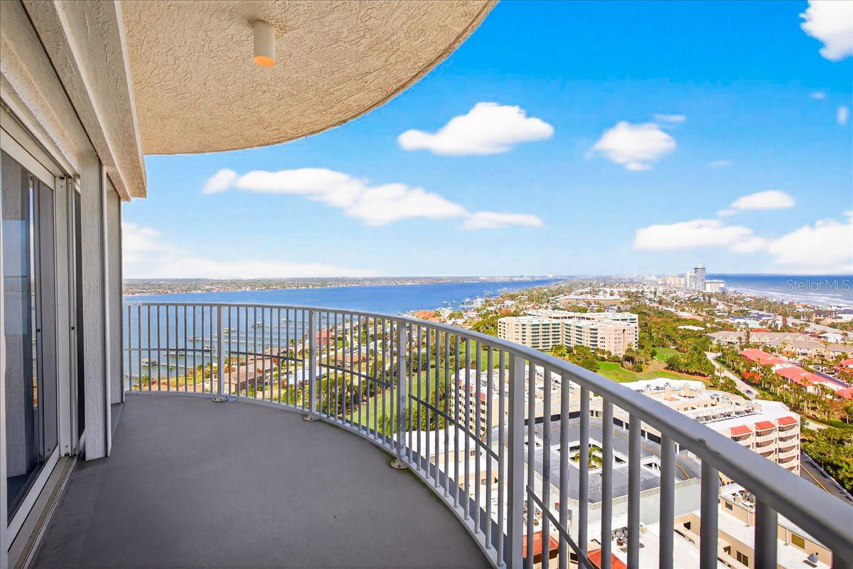 OCEANS GRAND - Residential