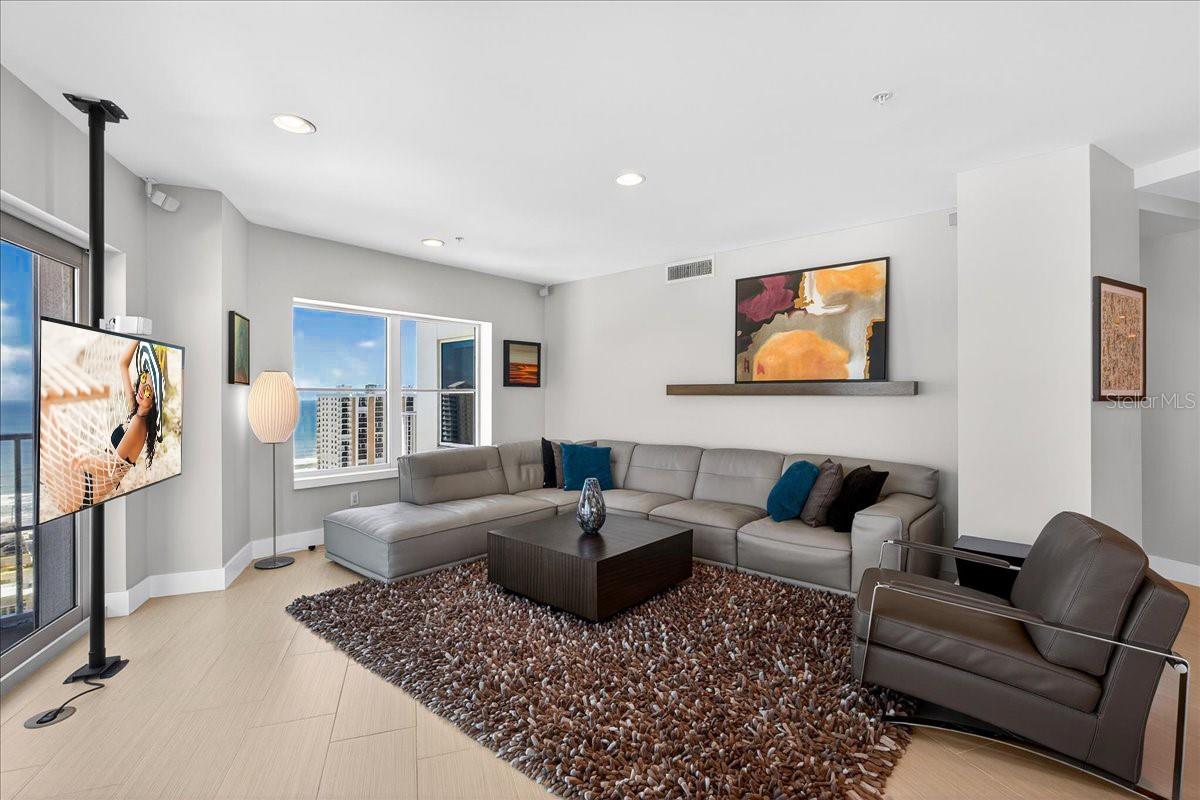 2 OCEANS WEST BOULEVARD 2006