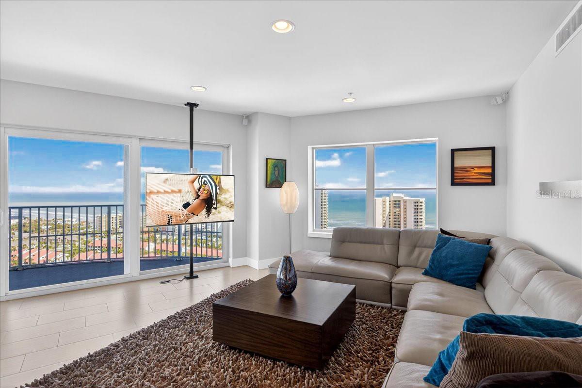 OCEANS GRAND - Residential