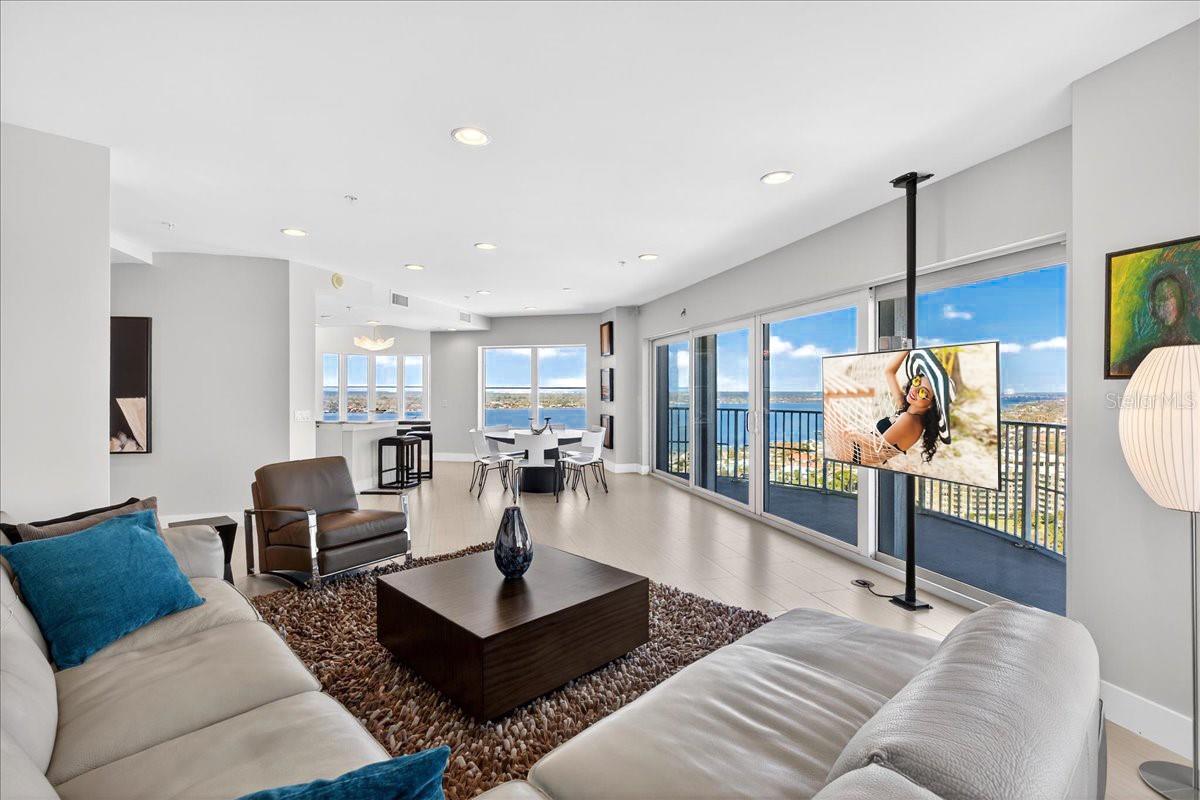 OCEANS GRAND - Residential