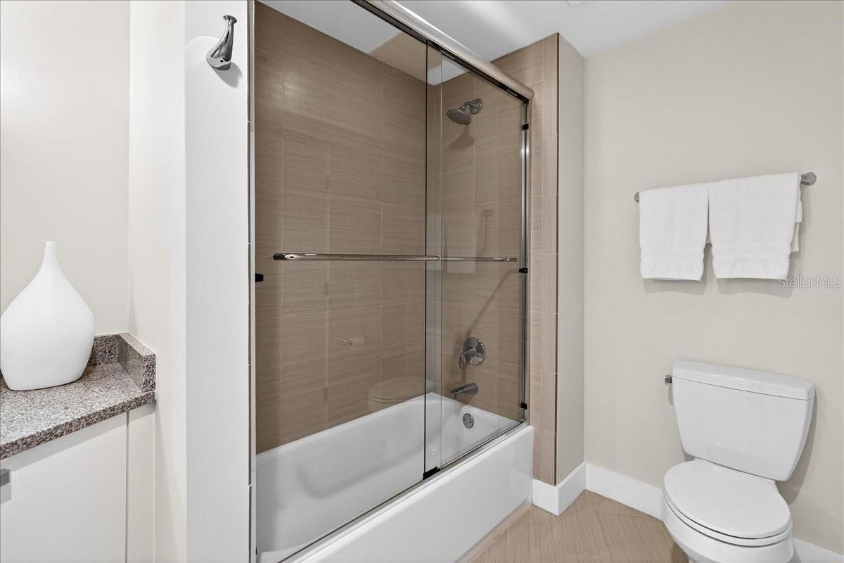 OCEANS GRAND - Residential