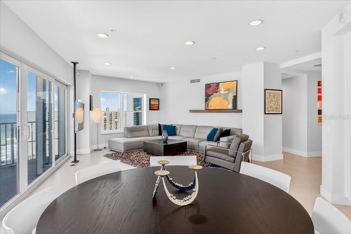 OCEANS GRAND - Residential