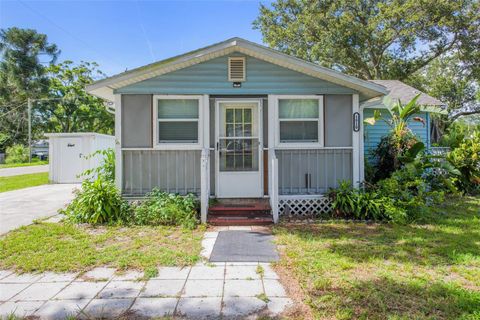 A home in PALMETTO