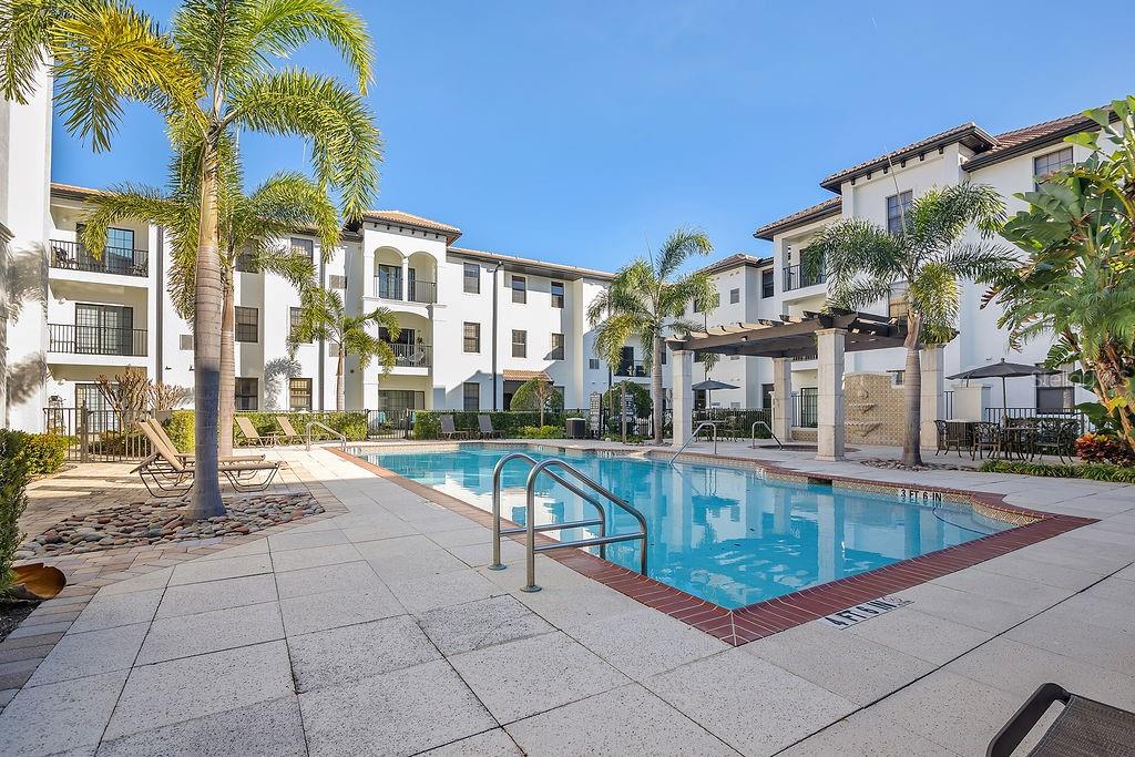 REGISTRY/MICHIGAN PARK CONDO - Residential