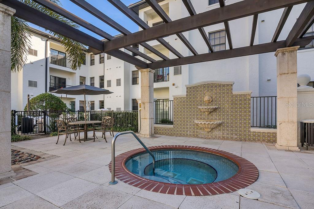 REGISTRY/MICHIGAN PARK CONDO - Residential