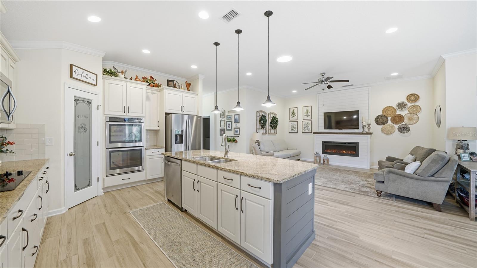 COUNTRY CLUB HARBOR - Residential