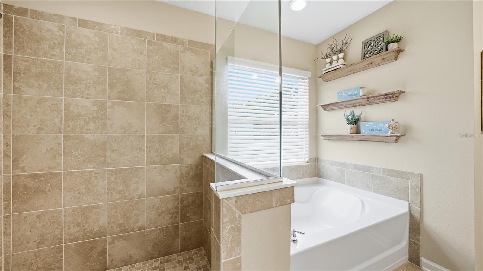 COUNTRY CLUB HARBOR - Residential