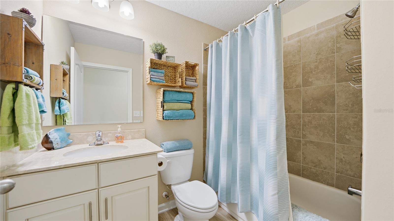 COUNTRY CLUB HARBOR - Residential