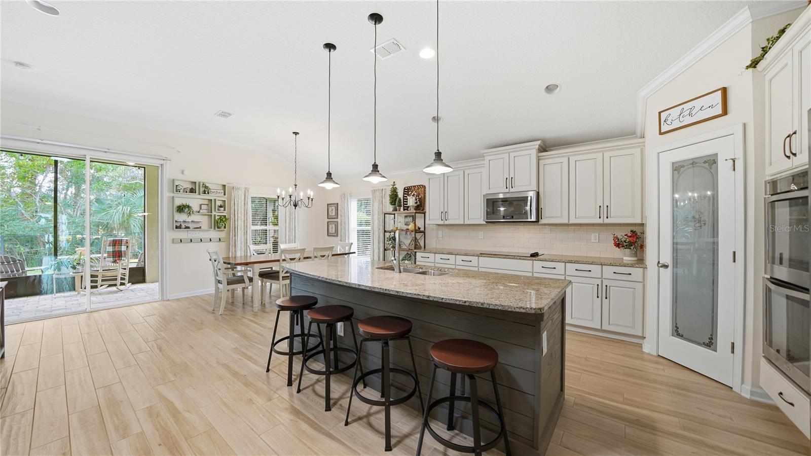 COUNTRY CLUB HARBOR - Residential